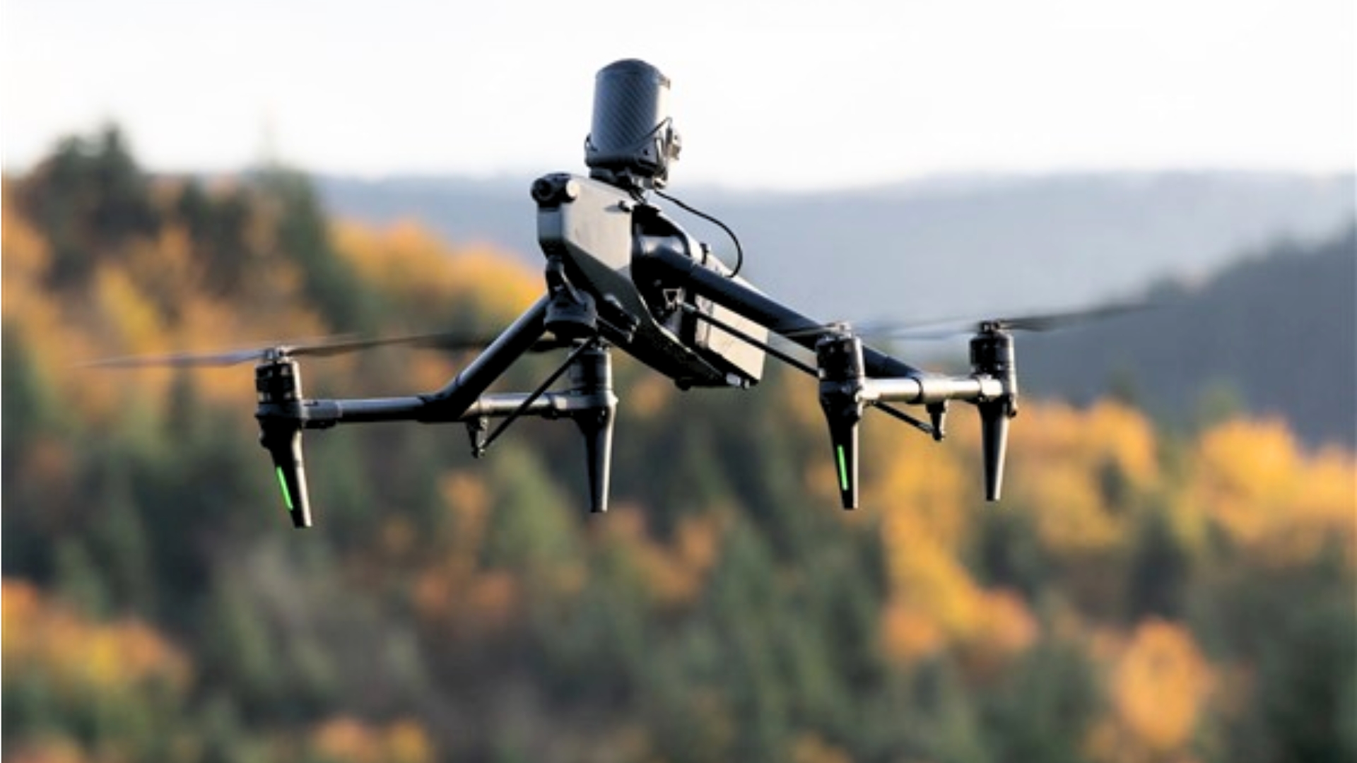 Dron profesional en vuelo